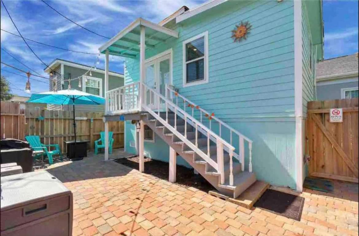 Hidden Hideaway! Bungalow 2 Blocks From The Beach! Sleeps 3 Villa Galveston Kültér fotó